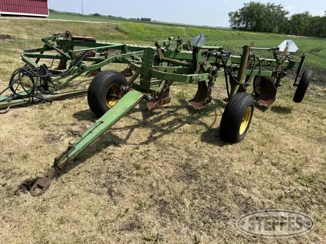 John Deere 3100