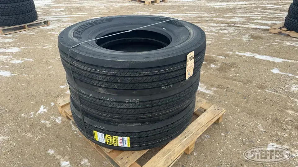 (3) Zwarth 11R22.5 steer tires Truck Tire
