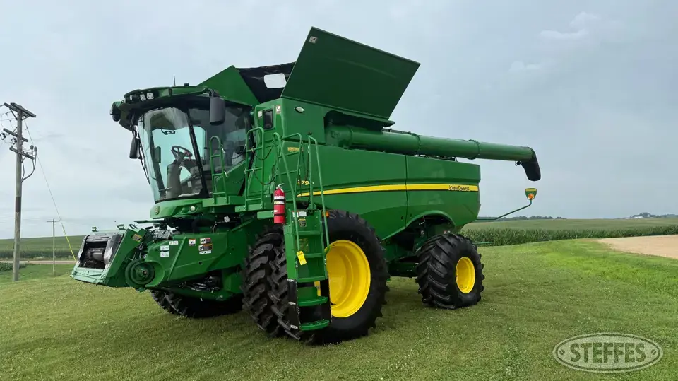 2023 John Deere S790 Combine