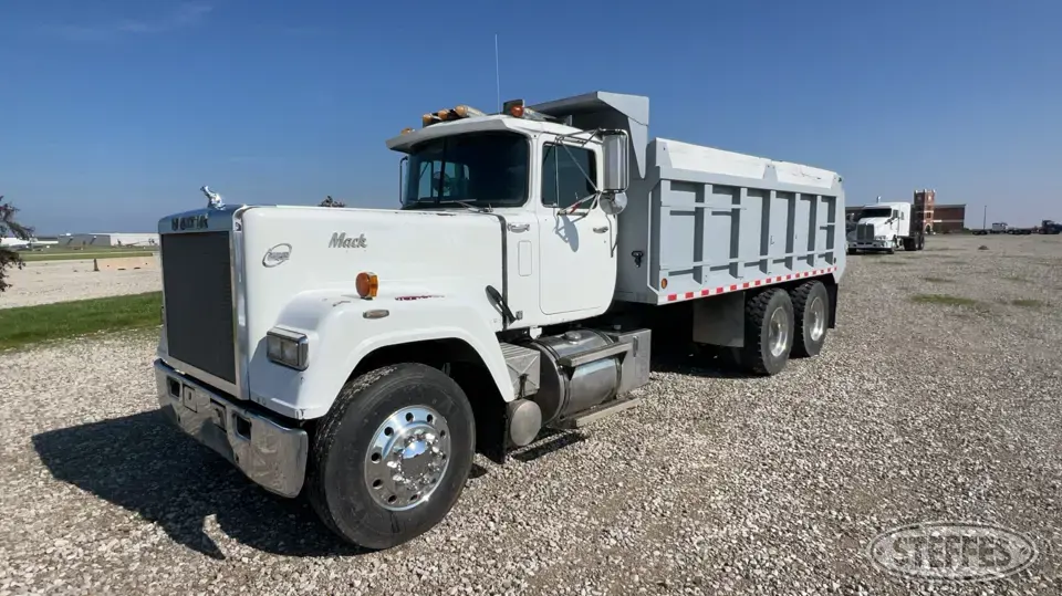 1988 Mack RW613 Super Liner II Dump Truck