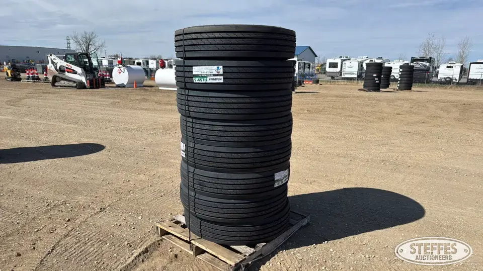 (8) Headway HLS915 11R22.5 tires Truck Tire