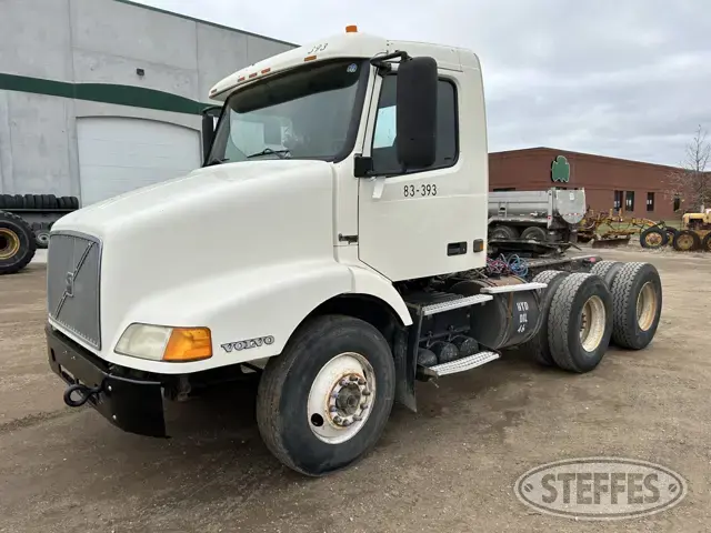 2000 Volvo VNM64T