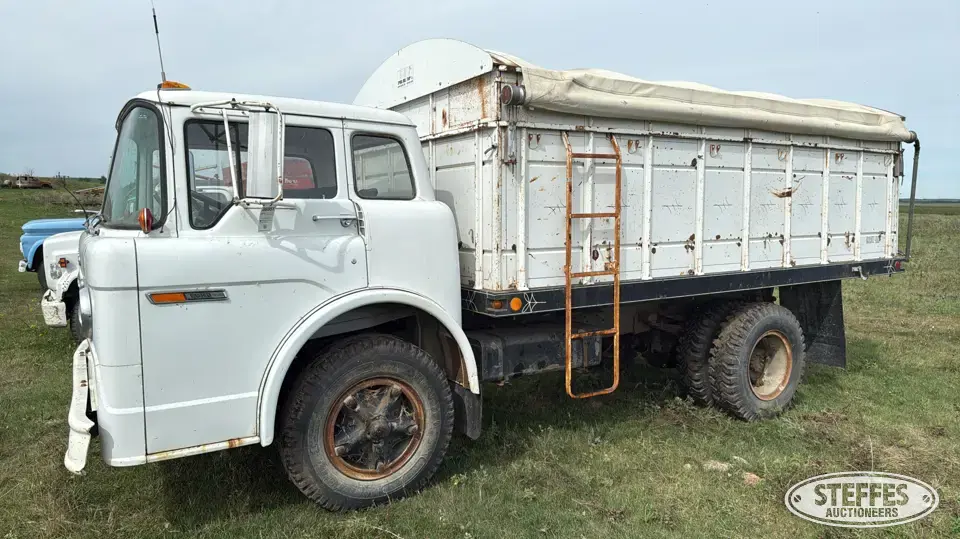 1973 Ford 750 Grain Truck