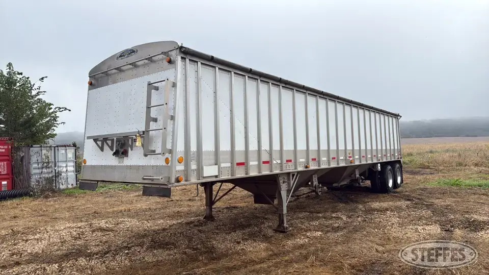 2002 Cornhusker Ultra-Lite 800 ALSR Hopper Bottom Trailer