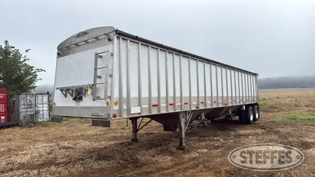 2002 Cornhusker Ultra-Lite 800 ALSR