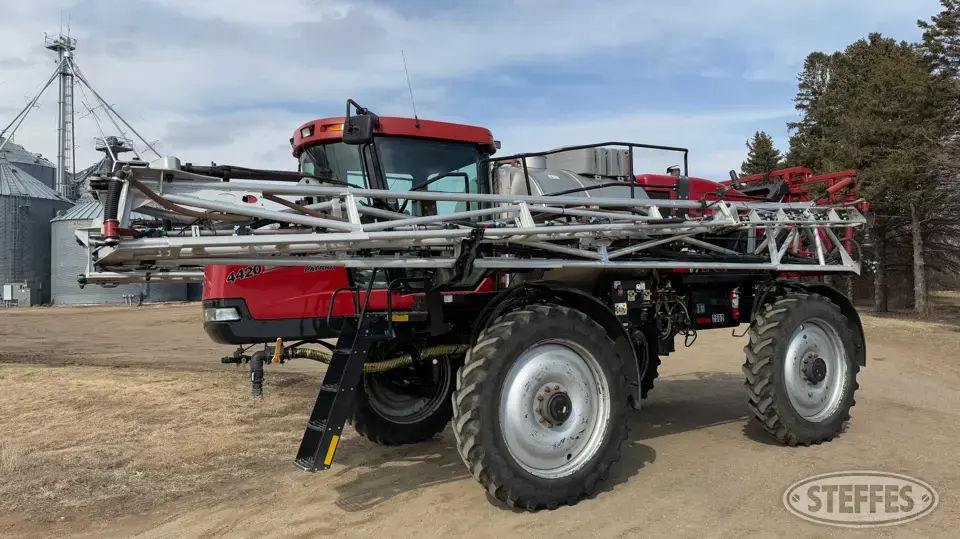 2008 Case IH Patriot 4420 Self-Propelled Sprayer