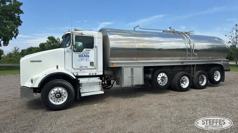 2002 Kenworth T800 Tank Truck