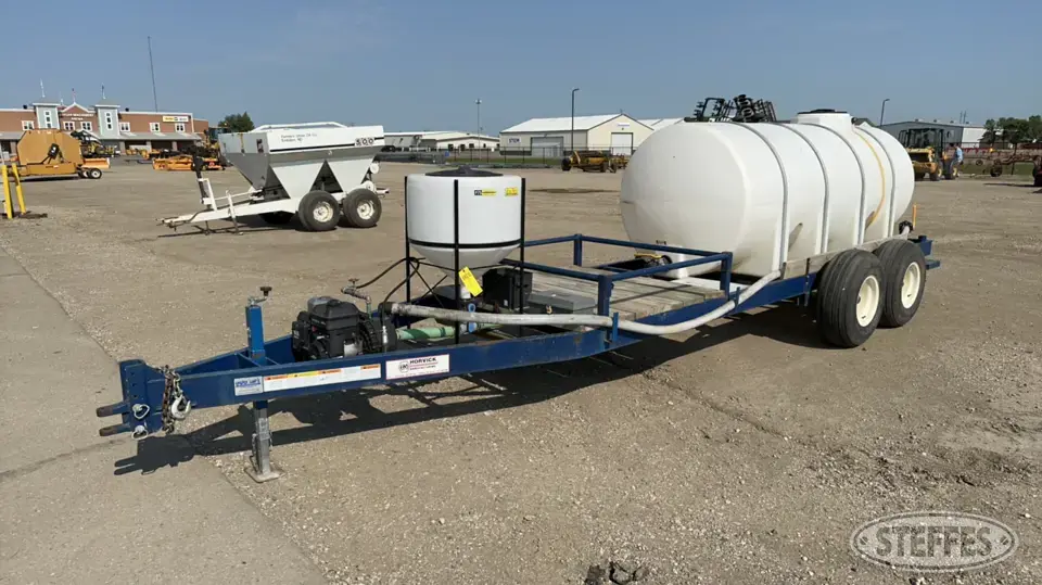 Pull-type tandem axle liquid tender trailer Combination Tender