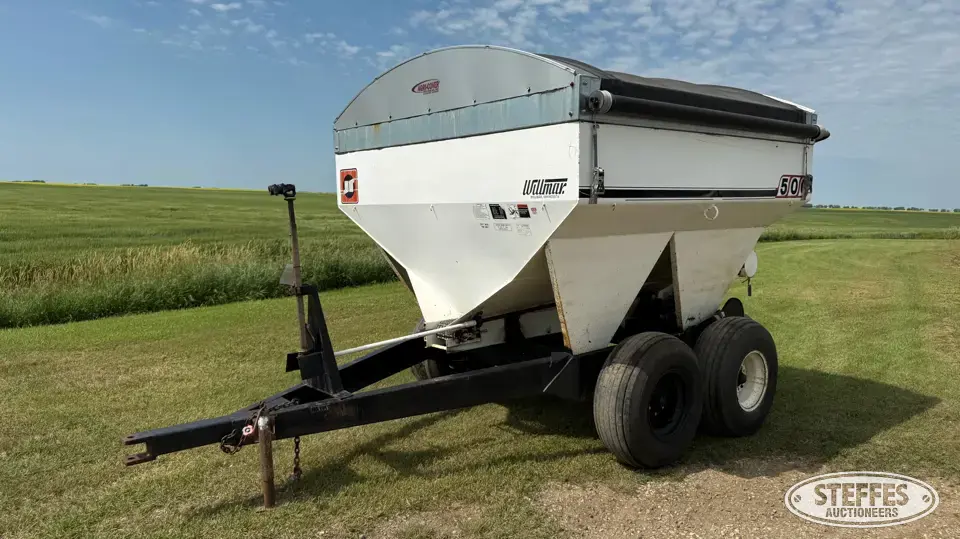 Willmar 500 Pull-Type Dry Spreader