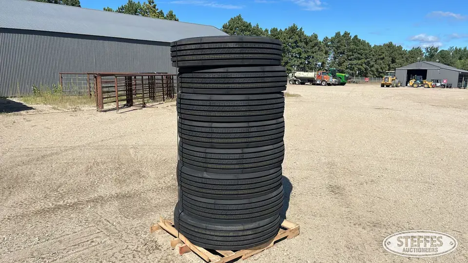 (8) Invovic FM591 11R24.5 tires Truck Tire