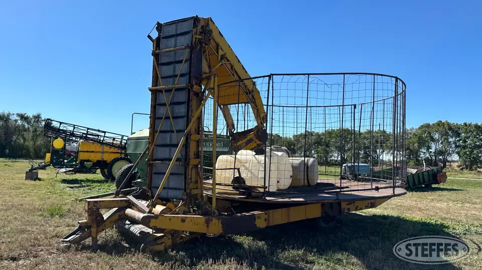 Haybuster 1800 Bale Handling