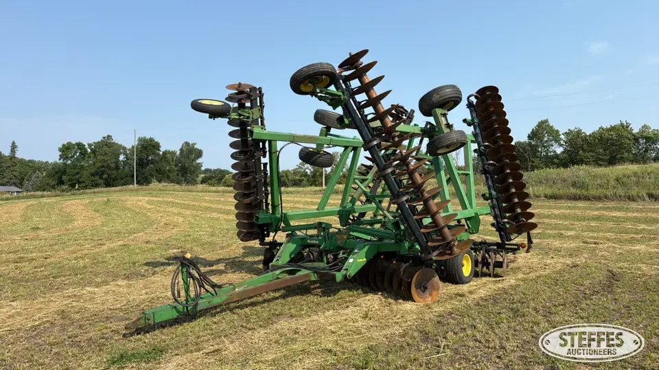 John Deere 637 Disc