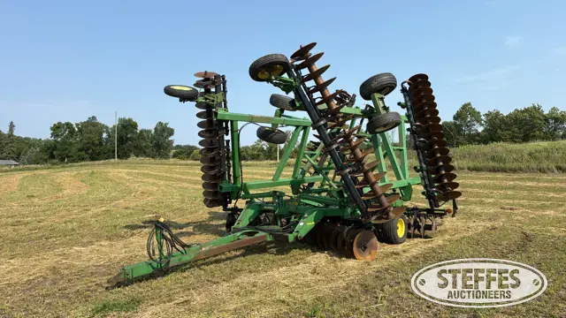 John Deere 637