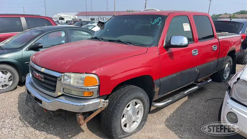 2005 GMC Sierra 1500 SLE Half Ton Pickup
