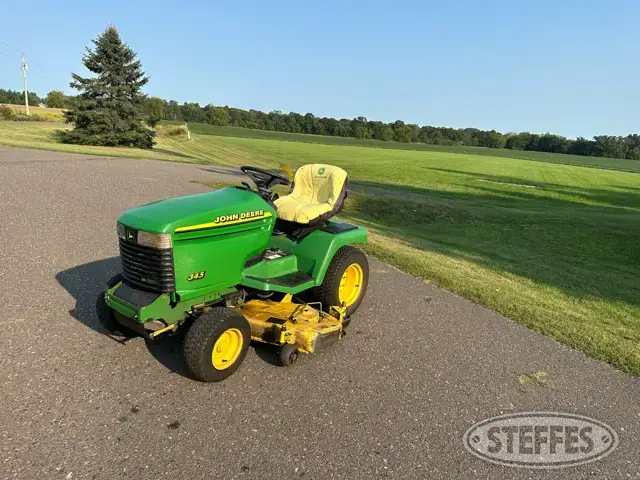 John Deere 345