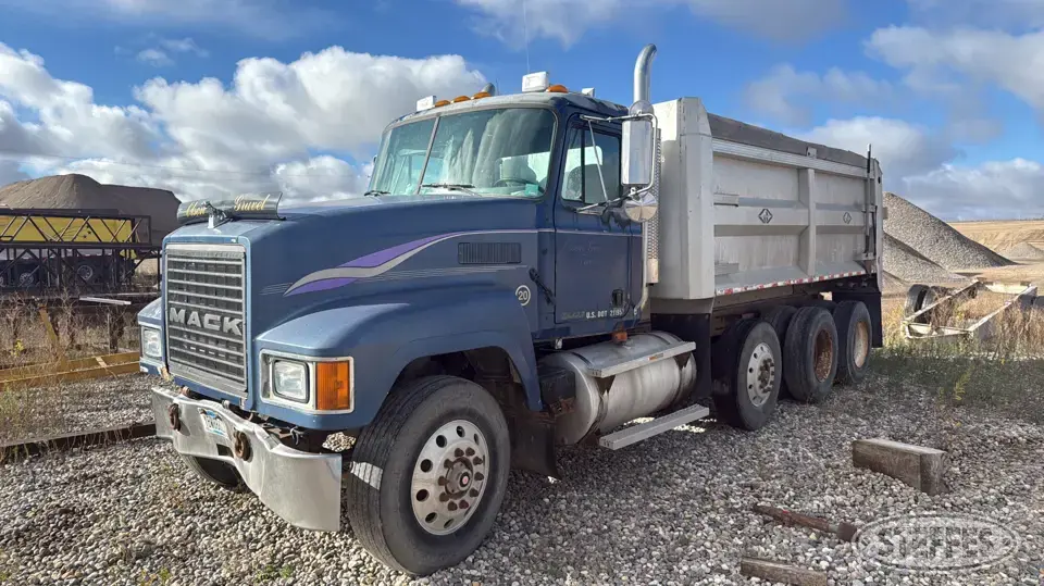 2000 Mack CH613 Dump Truck
