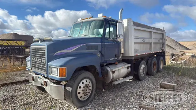2000 Mack CH613