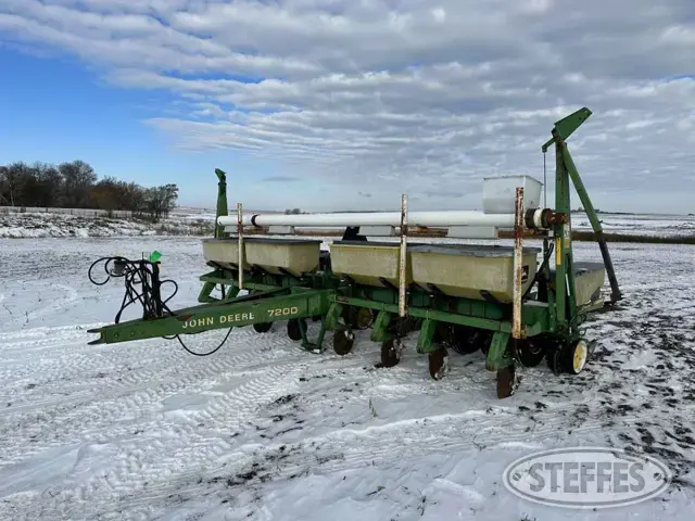 John Deere 7200