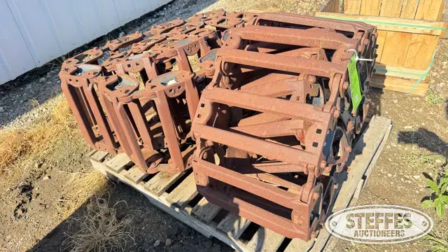 Steel skid steer tracks