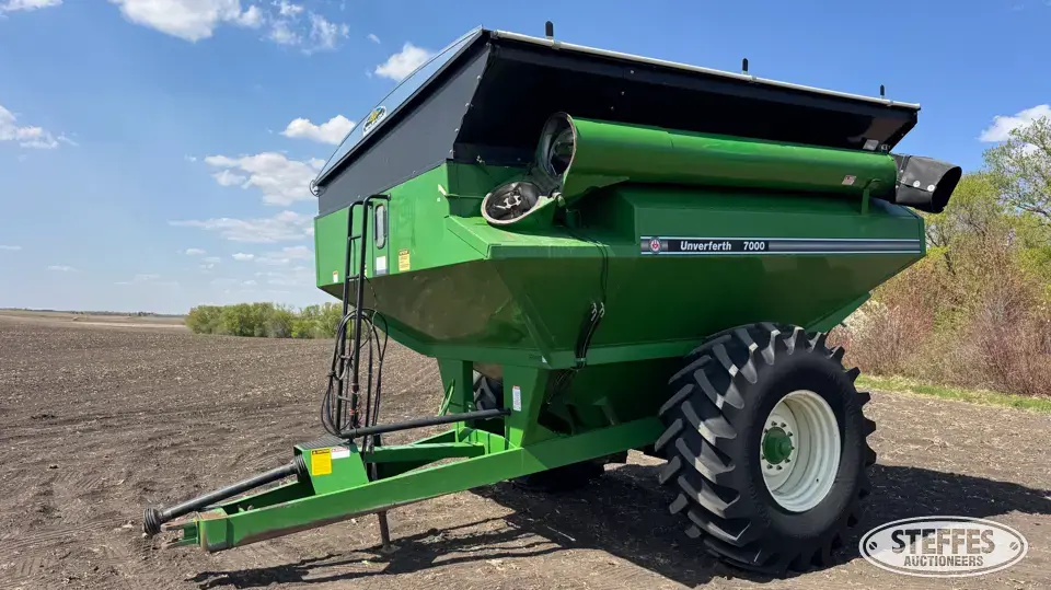 Unverferth 7000 Grain Cart
