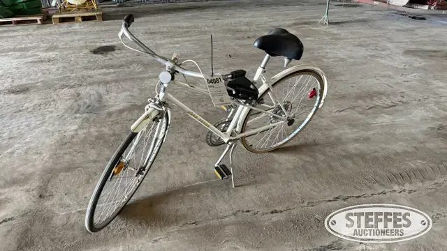 John Deere Universal Touring bicycle