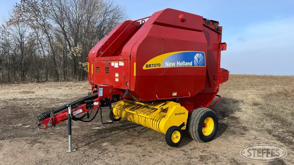 2008 New Holland BR7070 Round Baler