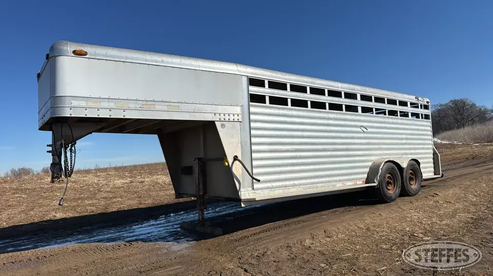 2003 4-Star Trailers Gooseneck Livestock Trailer