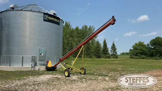 Farm King 831