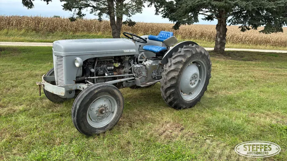 1951 Ferguson TO-30 Collectible Tractor