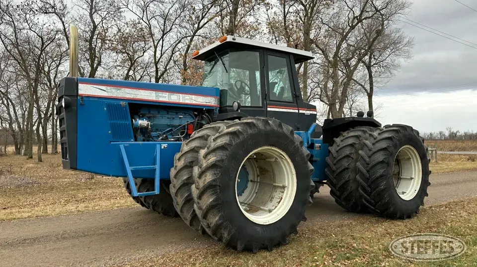 1990 Ford Versatile 876 4WD Tractor