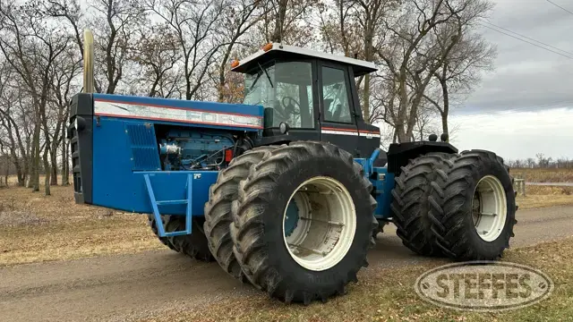 1990 Ford Versatile 876