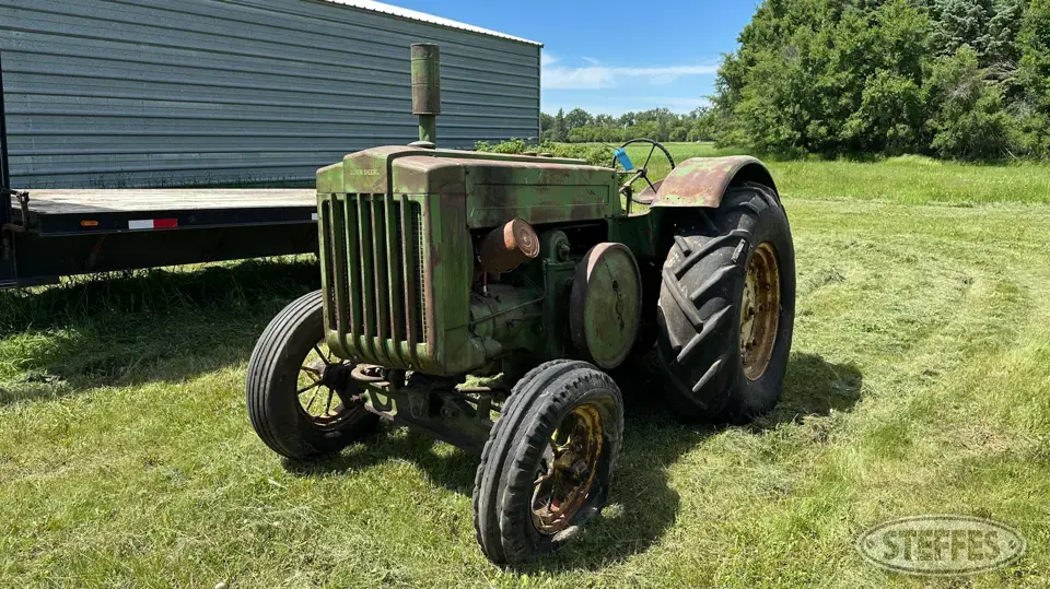 1940 John Deere D Collectible Tractor
