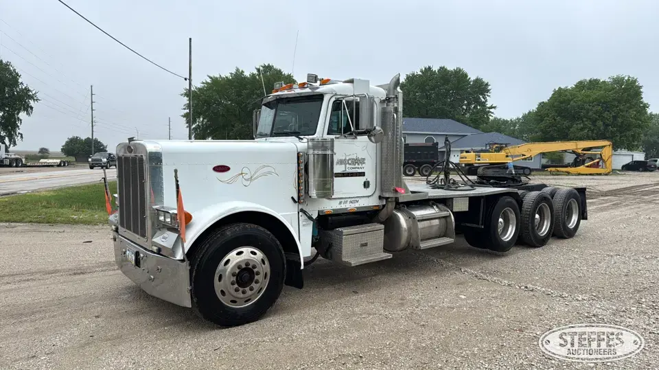 1998 Peterbilt 379 EXHD Conventional Truck without Sleeper