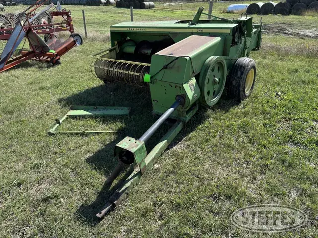 John Deere 346