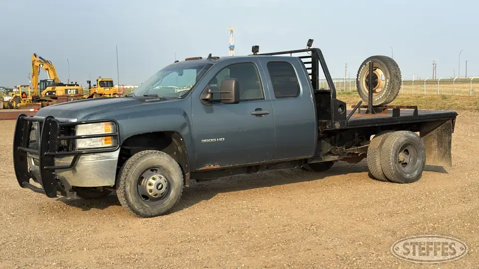 2011 Chevrolet Silverado 3500HD Flatbed Truck
