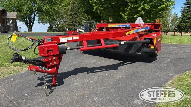 2013 New Holland H7230