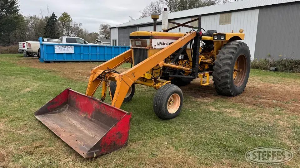 1968 Minneapolis-Moline Super M670 Collectible Tractor