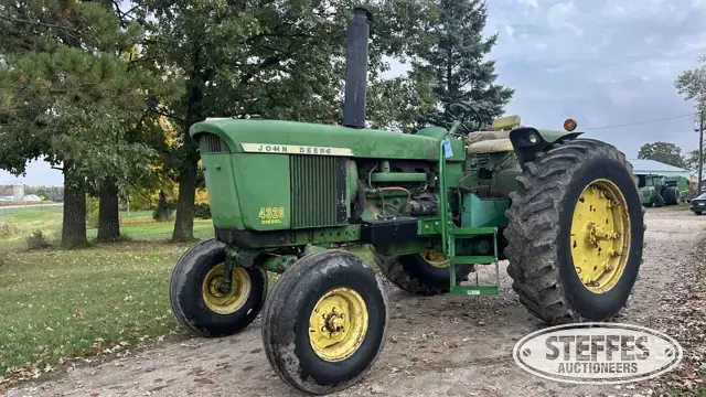 John Deere 4320