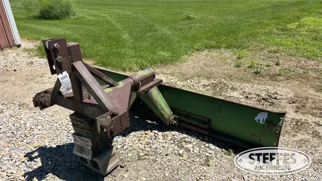John Deere blade