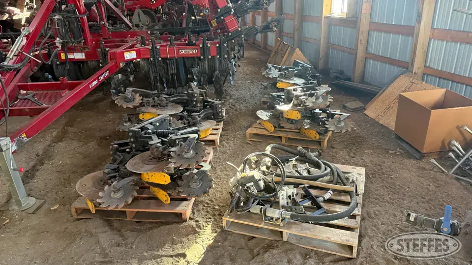 (12) Yetter side dresser row units Ag Equipment Part