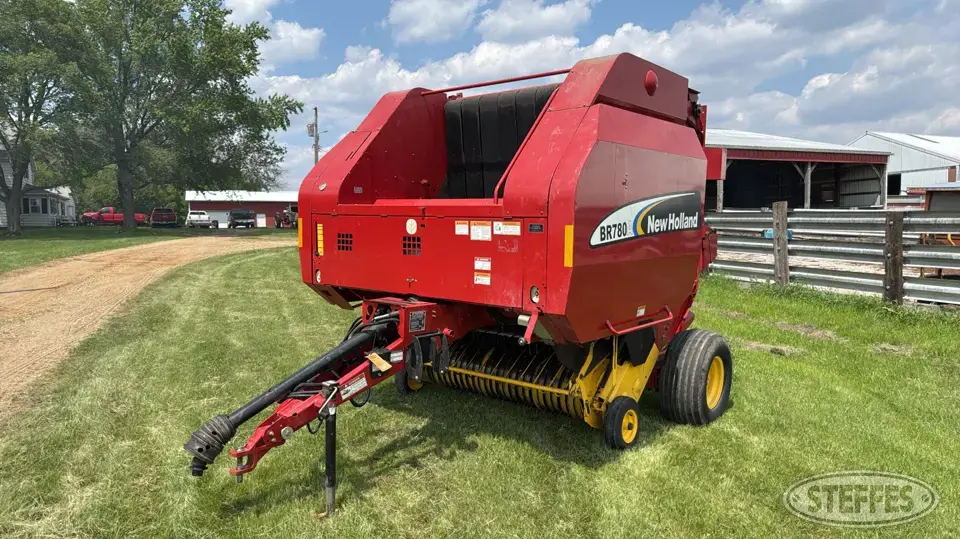 2007 New Holland BR780A Round Baler