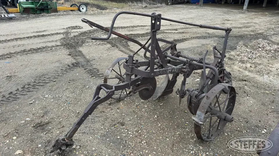 Oliver Plow