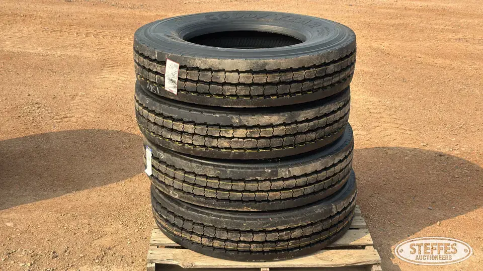 (4) 11R24.5 tires Truck Tire