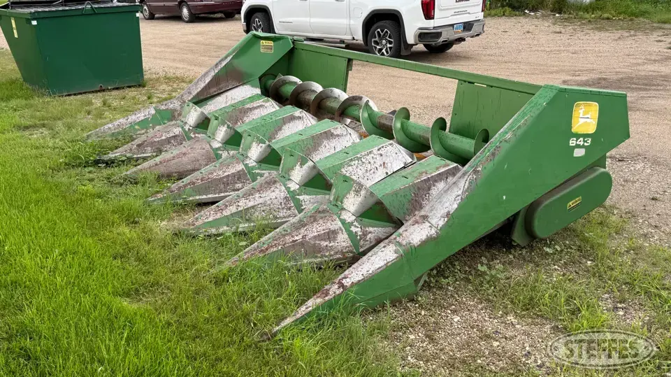 John Deere 643 Corn Head