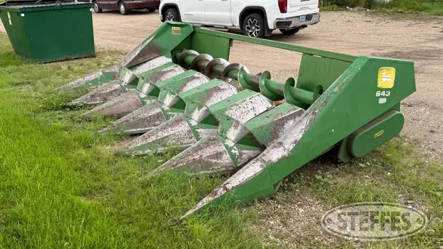 John Deere 643