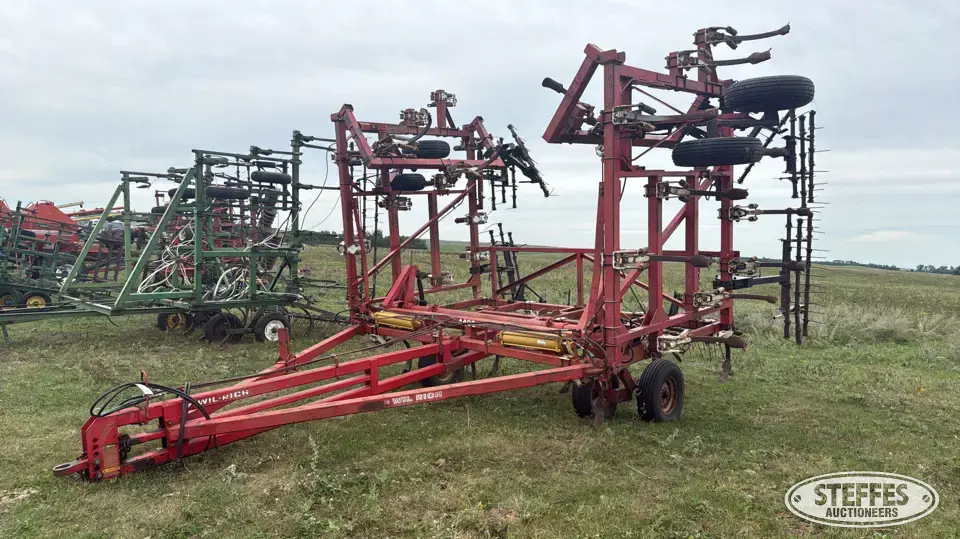 Wil-Rich 4400 Chisel Plow