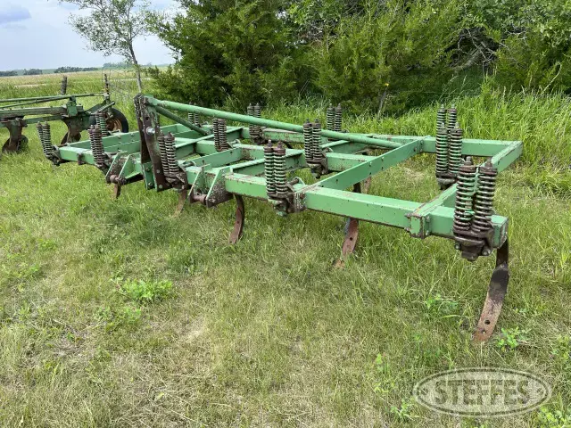 John Deere 100