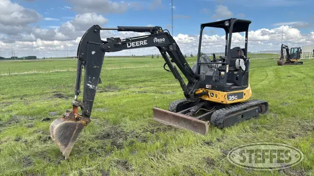 2016 Deere 35G