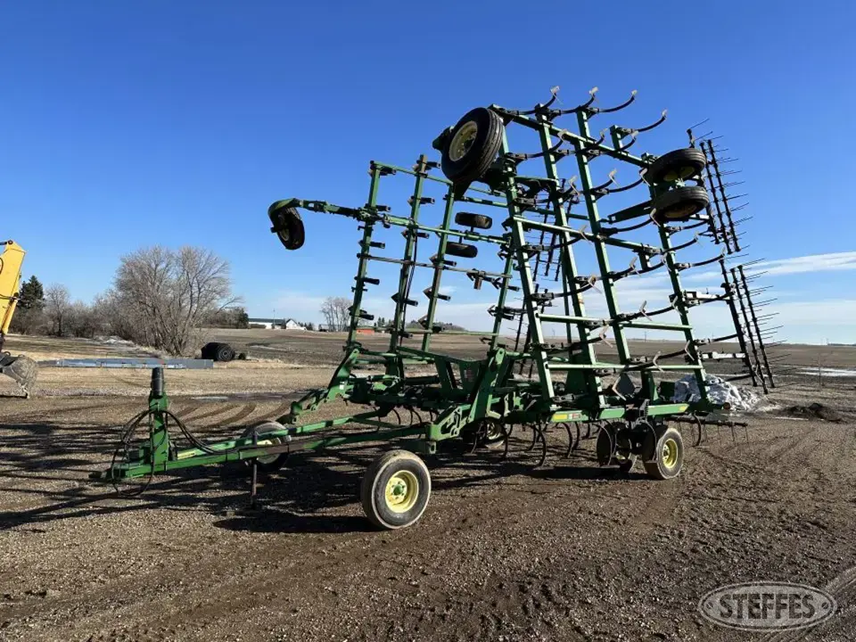 John Deere 2200 Field Cultivator