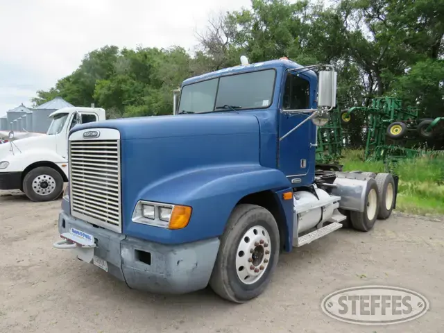 2000 Freightliner FLD120